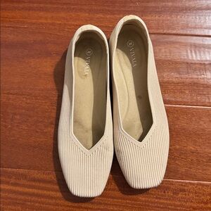 Vivaya Beige Ribbed Flats